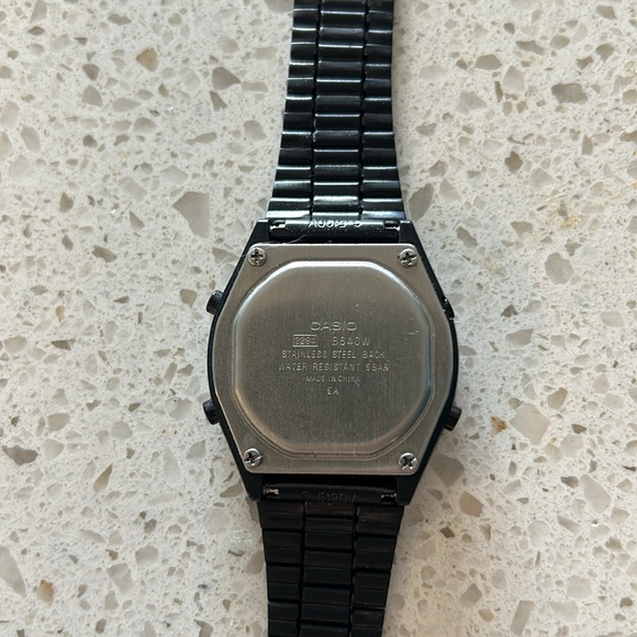Black Retro Casio Digital Watch - Picture 4 of 4